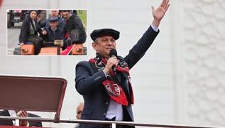 CHP'nin yolsuzluk mitingine yolsuzluktan mahkum eski bakan elik etti