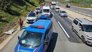 Yalova-Bursa kara yolunda yolcu otobs devrildi! l ve yarallar var