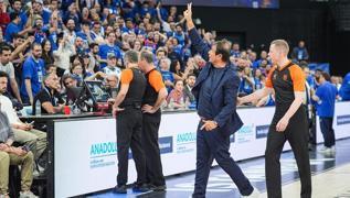 Tansiyon ykseldi! Ergin Ataman'dan Anadolu Efes taraftarna ok szler