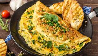tahsz mideleri kahvaltya aryor! Kabark omlet tarifi, 4 dakikada piiyor