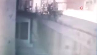 Motorlu srcnn kaza an gvenlik kamerasnda!  'Dur' ihtarna uymad