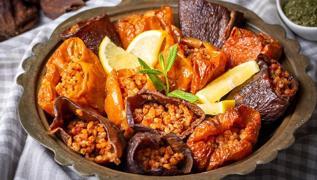 En kolay kuru dolma tarifi! Lezzet deil, sanat ster patlcanla ister biberle