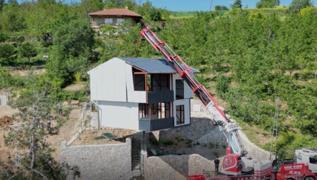 Koca villa ayakland! Grenler gzlerine inanamad