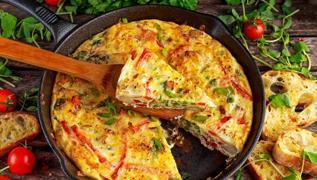 Azlarda tadn brakan kahvaltlk omlet tarifi! Domatesli omlet azda lezzet brakyor