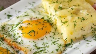 Kahvaltda yumurta m yoksa peynir yemek mi daha salkl?