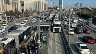 stanbullunun metrobs ilesi! Dier duraa kadar yrmek zorunda kaldlar