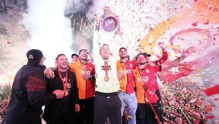 Galatasaray kutlamasnda byk kriz! Listeden karld, ynetime ate pskrd