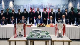 Bakan Erdoan, Galatasaray' Dolmabahe'de kabul etti