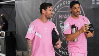 Luis Suarez kendi kulbn kurdu, Lionel Messi de ortak oldu