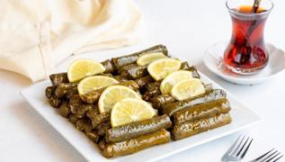 Sere parma inceliinde yaprak sarmann srr! Hem gze hem mideye hitap ediyor, komular tyosunu soracak