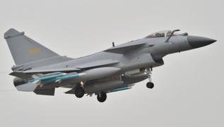 Dost lke yeil k yakt! 42 adet J-10 sava ua yola kt