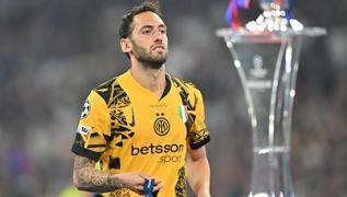 Hakan alhanolu, ampiyonlar Ligi'nde tarihe geti