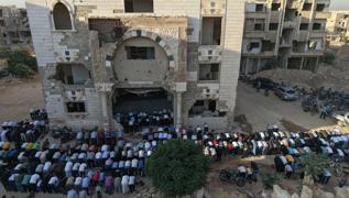 Suriye'de Esed'in yklmasnn ardndan ilk Kurban Bayram namaz