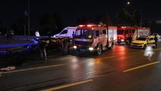 Kontrolden kan otomobil bariyerlere sapland