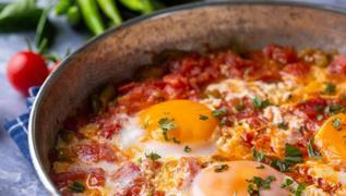 Parmak srtan sulu menemen tarifi! Ekmek banmalara doyamayacaksnz