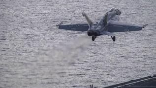 Pazarlklar sonu verdi! F-18 Super Hornet sava ua havalimanna indi