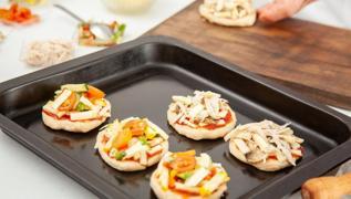 Piknie zel 15 dakikada pizza hamuru tarifi! Malzemeleri kartr, ekil ver, piir