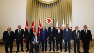 TBMM Bakan Kurtulmu, eski Meclis bakanlaryla bir araya geldi
