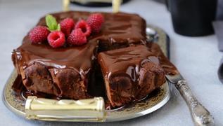 ayn yanna en kolay slak brownie tarifi! Islak brownie pf noktas sosu scakken dkmek