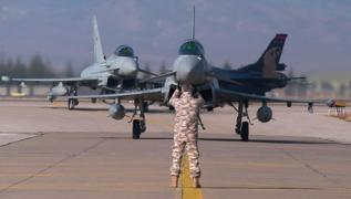 Almanya iaret fieini akt: Eurofighter'lara yeil k