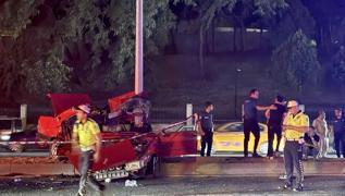 Eypsultan'da korkun kaza! Diree arpan otomobil ikiye blnd