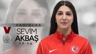 Milli sporculardan grete 3 madalya