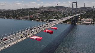 15 Temmuz'un sembolne dev Trk bayra asld