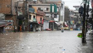 Pakistan muson yamurlar ile mcadele ediyor: l says 63'e ykseldi