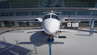 Jet hzyla uuyor! Trk devi Baykar'n 'Gkyz Ferrari'si' grcye kt