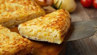 Kahvaltya ipak tarif! Yumurtal patates tarifi: Sofra serilene kadar hazr