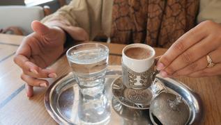Trk kahvesi neden suyla ikram edilir? Osmanl'dan gelen gelenein sebebi meer...