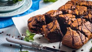 En kolay slak brownie tarifi! ayn yanna 5 dakikada hazr ikolata soslu kek