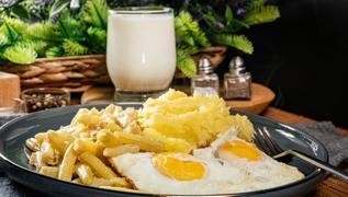 Kahvaltda yumurta yemek mi yoksa st imek mi daha salkl?