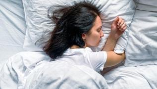 Kalp hastalar iin en iyi uyku pozisyonu hangisi? Uyku kalitenizi artracak pf nokta