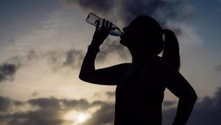 Ayakta su imek neden zararl? Meerse o organ iflas ettiriyormu