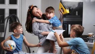 ocuklar sosyal olmaktan uzaklatran 5 ebeveyn hatas