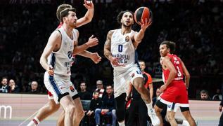 Anadolu Efes, spanya deplasmannda parkeye kacak