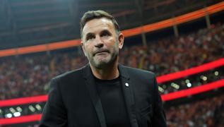 Okan Buruk'a derbi ncesi 100. galibiyet plaketi!