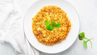 Azda eriyen patatesli omlet tarifi: Kahvaltlarnzn gzde tarifi
