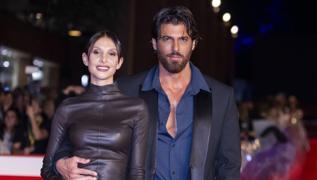 Can Yaman'la Sara Bluma'dan szde ayrlk: Takipten kt, fotoraflar kald!