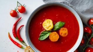 Kaar zerinde eriyor: Scack domates orbas tarifi