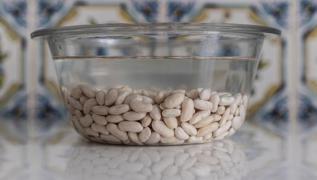 1 gn nceden slatma derdine son! Suyuna bir kak ekleyince fasulyeler pamuk gibi oluyor