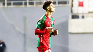 Kar��yaka'da Adem Ye�ilyurt g�z kama�t�r�yor