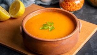 Tad kvamnda krmz mercimek orbas tarifi: Blendrla kartrn malzemeleri ezin