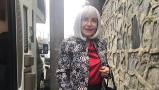 Sihirli Annem'in Perihan'yd... Gl Onat'a 55 yllk dostlarndan ziyaret!