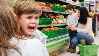 Markette alamaktan yerlere yatan ocuu nasl sakinletirsek?