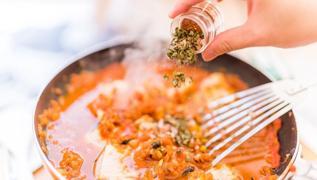 Akam yemeinde kalori yakan 2 baharat! orbaya ekleyen eriyor