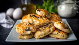 K�y�r k�y�r mayas�z zeytinli po�a�a tarifi! A��zda da��lmas�n�n p�f noktas� fazla yo�urmamak