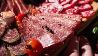 Kolon kanserinin ba�rol�nde oynuyorlar: Bu besinler kimyasal b�rak�yor