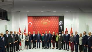 CHP �mamo�lu'ndan kopuyor mu? Aday ofisindeki kare dikkat �ekti